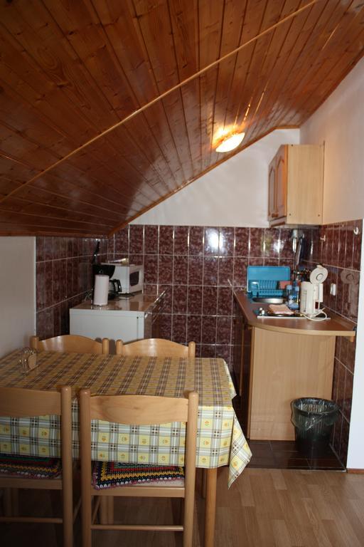 Apartment Jelena سيليست دريزنيكو الغرفة الصورة